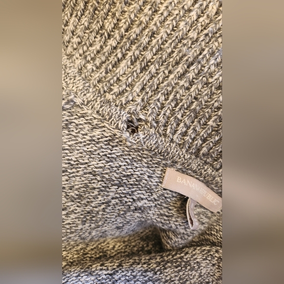 Banana Republic Grey Knit Sweater - Size Medium - Picture 3 of 8